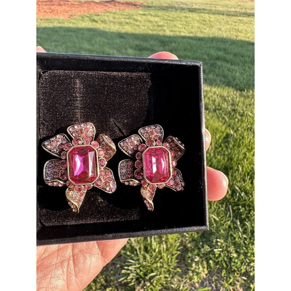 NWT Heidi Daus "Tropical Cascade" Crystal Floral Flower Button Earrings Omega - Picture 3 of 13